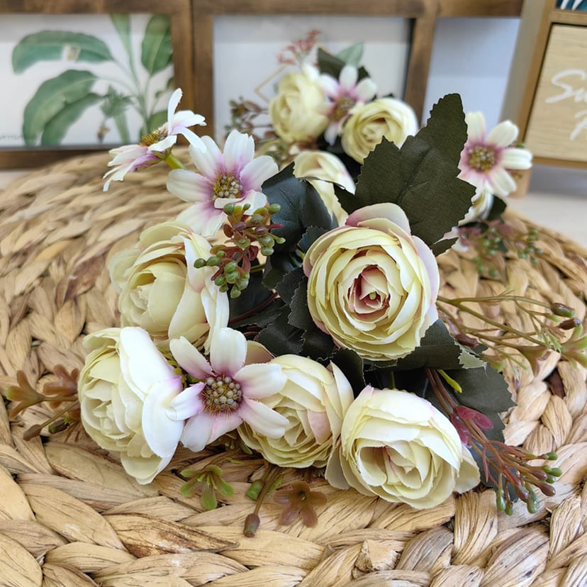 Искусственные цветы в Казани | Цветы искусственные «Камелии с мелкоцветом», сиренево-молочные, букет