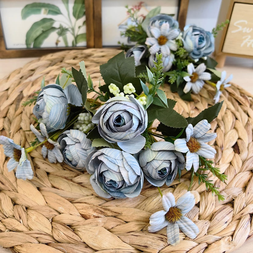 Искусственные цветы в Казани | Цветы искусственные «Камелии с мелкоцветом», голубые, букет